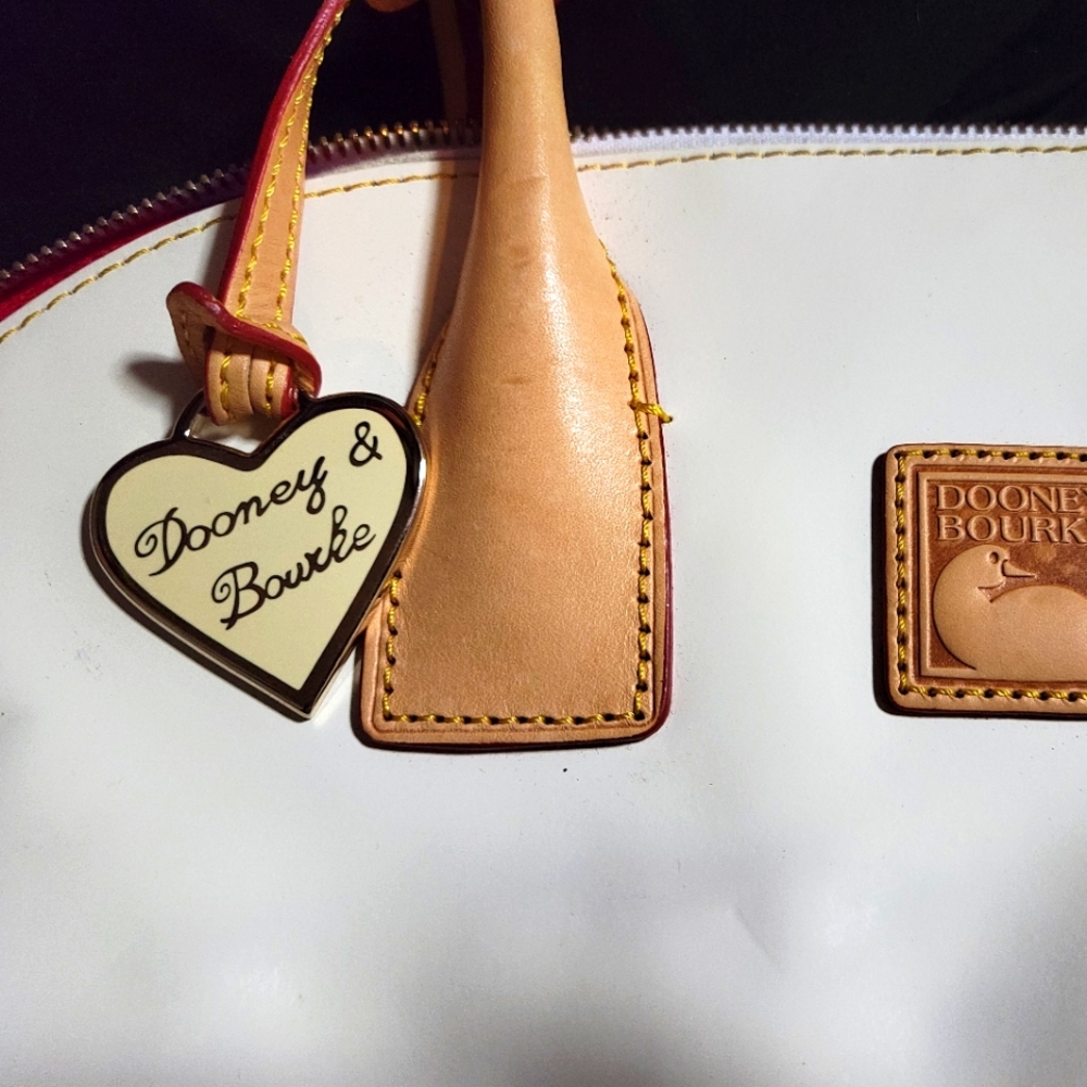 A Very Beautiful Rare Black And White Patent Leather Dooney And Bourke Handbag
